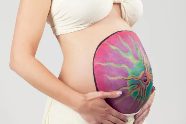 vernice per il corpo incinta